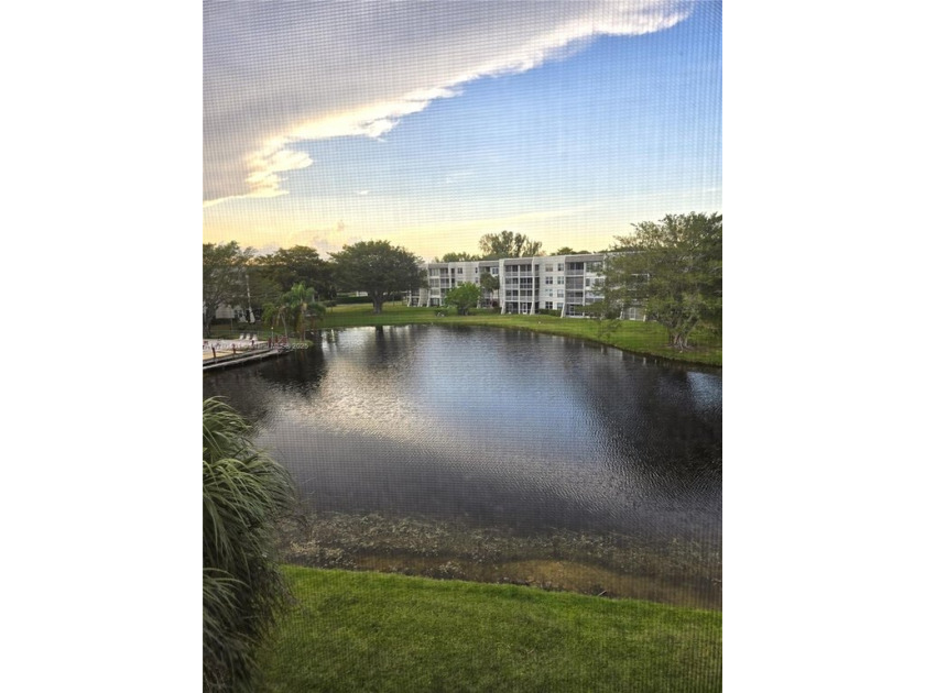 Great unit in a very desirable Pine Island Ridge Golf community! - Beach Condo for sale in Davie, Florida on Beachhouse.com