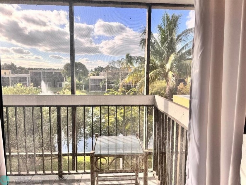 Impeccably Well  Maintained 2 bedroom 2 .5 bathroom CORNER unit - Beach Condo for sale in Davie, Florida on Beachhouse.com