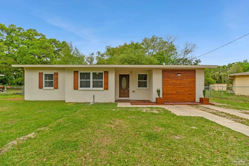 Take a look at this charming, mid-century modern home in the - Beach Home for sale in Pensacola, Florida on Beachhouse.com