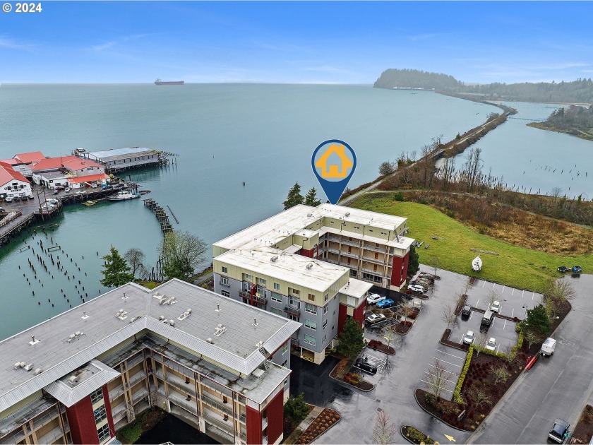 Enjoy life at the coast in this luxurious corner-unit Cannery - Beach Condo for sale in Astoria, Oregon on Beachhouse.com