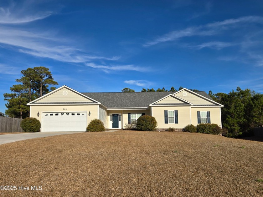 Large one story home with lots of area for entertaining - Beach Home for sale in Swansboro, North Carolina on Beachhouse.com