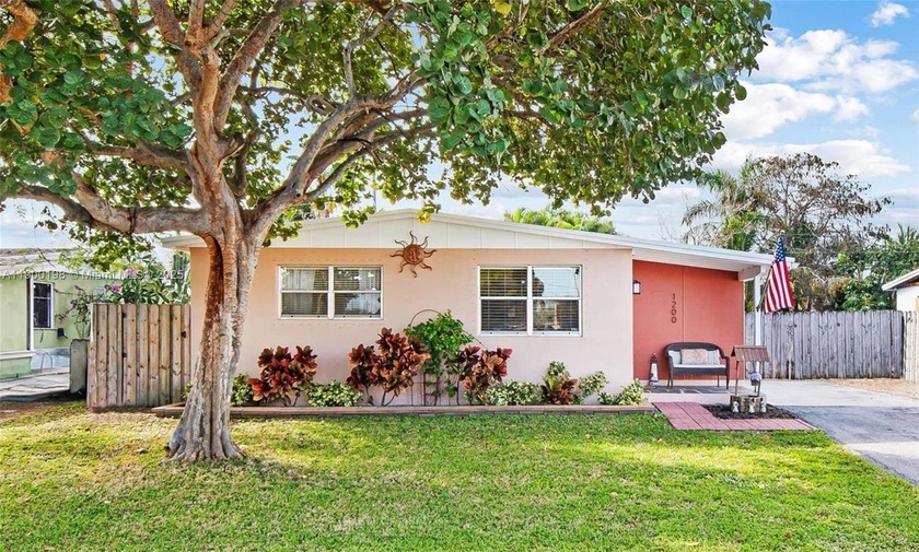 Adorable and ideally situated 2BR/1.5BA home in Oakland Park! - Beach Home for sale in Oakland Park, Florida on Beachhouse.com