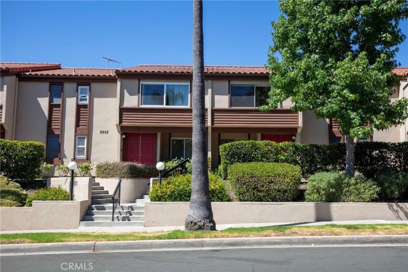 Welcome to this 1,484 sq. ft. townhouse nestled in the serene - Beach Condo for sale in Rancho Palos Verdes, California on Beachhouse.com