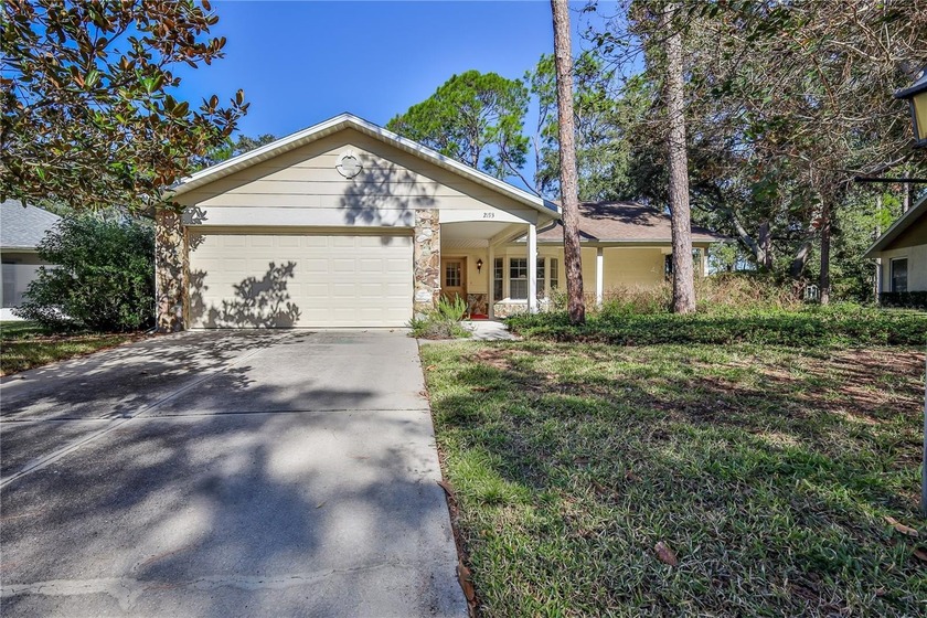 This charming Buttonwood model is a 2-bedroom, 2-bathroom 2-car - Beach Home for sale in Spring Hill, Florida on Beachhouse.com