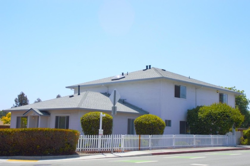 Spacious duplex on a corner lot in the heart of Capitola.Two-3/2 - Beach Townhome/Townhouse for sale in Capitola, California on Beachhouse.com