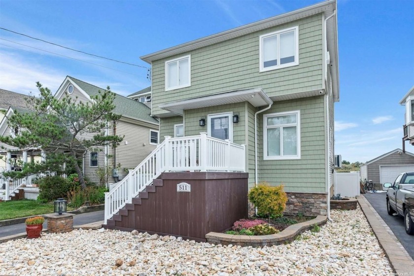 Great South Bay views... Beautiful colonial raised to FEMA code - Beach Home for sale in Lindenhurst, New York on Beachhouse.com