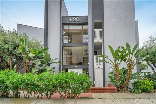 TIME TO ENJOY THE SOUTHERN CALIFORNIA LIFESTYLE AT ITS FINEST! - Beach Condo for sale in Redondo Beach, California on Beachhouse.com