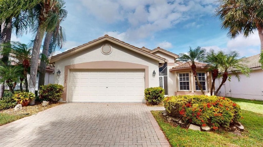 NEW ROOF 2024!!! Come enjoy an active lifestyle in this - Beach Home for sale in Boynton Beach, Florida on Beachhouse.com