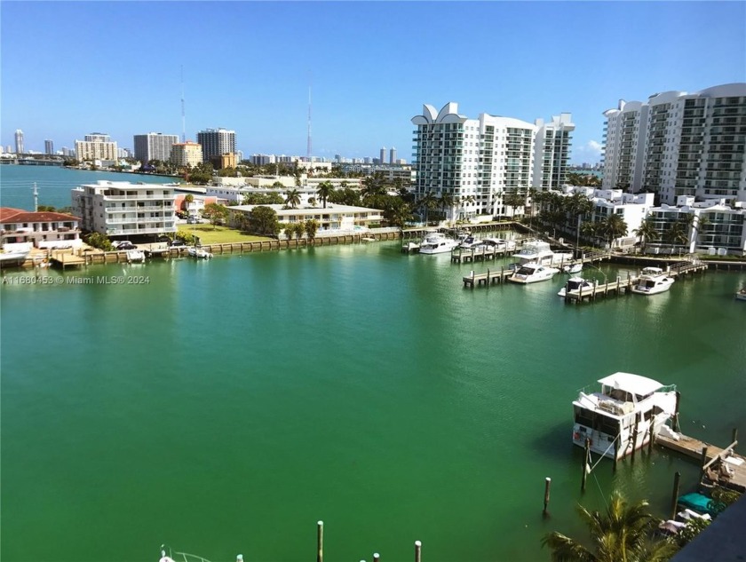 Beautiful unit, 2 split bedrooms. great view. Great investment - Beach Condo for sale in North Bay Village, Florida on Beachhouse.com