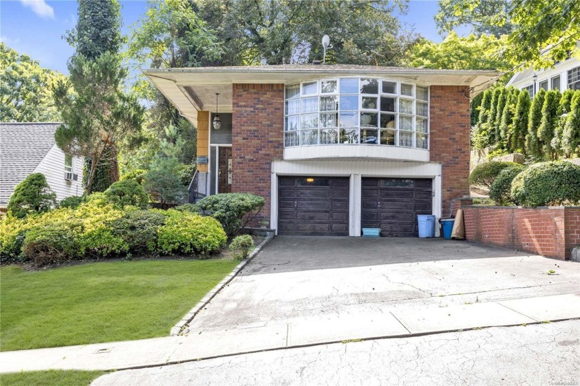 First time on the market!  Mid-Century home in tree lined - Beach Home for sale in Douglaston, New York on Beachhouse.com