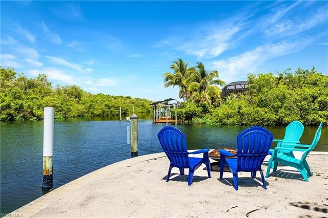 This exceptional 3/2 INTERSECTING CANAL POOL HOME CAN BE YOURS - Beach Home for sale in Fort Myers Beach, Florida on Beachhouse.com