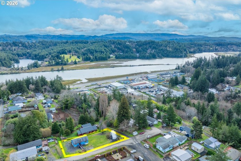 Adorable cottage, situated on nearly a quarter of an acre, in - Beach Home for sale in Coos Bay, Oregon on Beachhouse.com