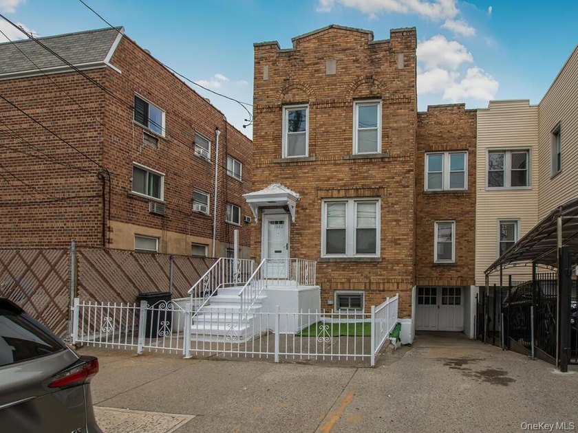 Welcome to 1062 Calhoun Ave. Phenomenal Opportunity to own this - Beach Home for sale in Bronx, New York on Beachhouse.com