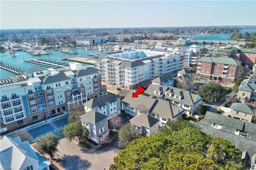 ABSOLUTELY GORGEOUS, light & airy, corner-unit townhome (NOT a - Beach Townhome/Townhouse for sale in Norfolk, Virginia on Beachhouse.com