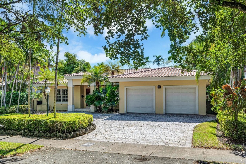 Designed for both beauty and functionality this 1998 Coral - Beach Home for sale in Coral Gables, Florida on Beachhouse.com
