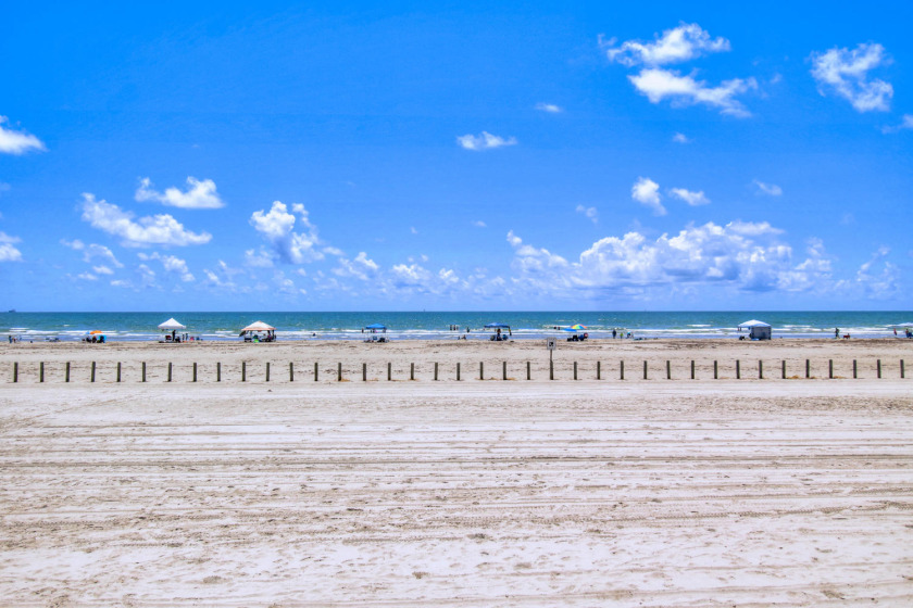 Super cozy condo. Beach Access! Heated Community - Beach Vacation Rentals in Port Aransas, Texas on Beachhouse.com