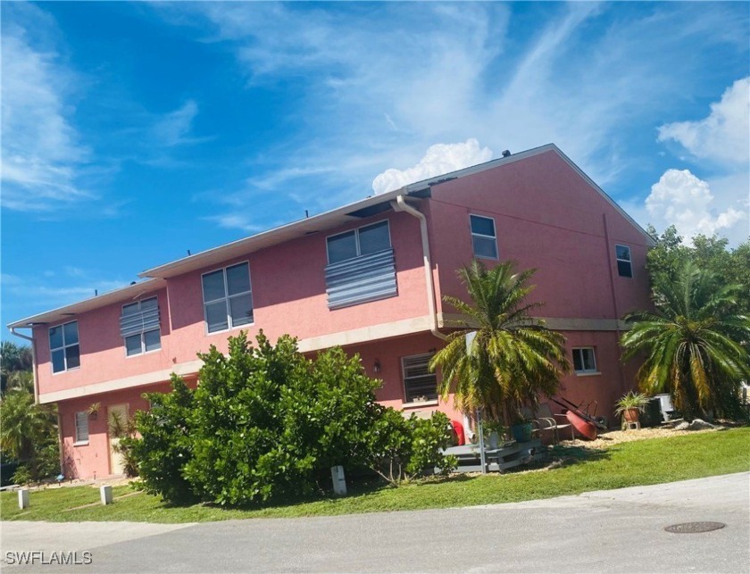 Short term rental opportunity! Charming 2 bedroom town home - Beach Townhome/Townhouse for sale in Fort Myers, Florida on Beachhouse.com