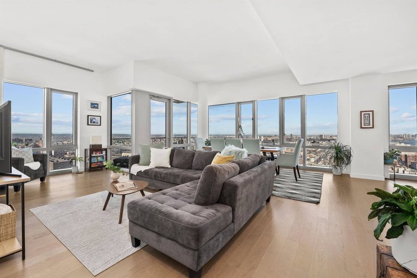 A rare penthouse resale at 75 Park Lane South. Residence PH 3701 - Beach Condo for sale in Jersey City, New Jersey on Beachhouse.com