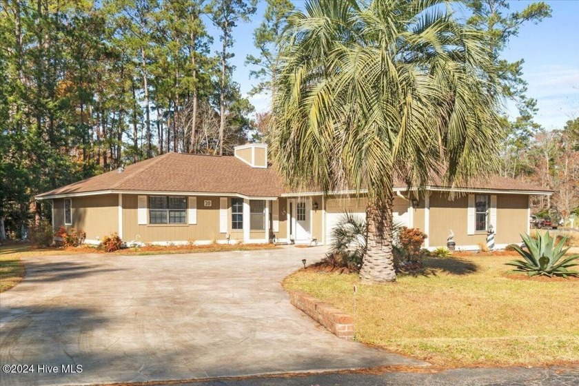 Southern Living awaits in this Stunning Semi-Open Floor Plan - Beach Home for sale in Calabash, North Carolina on Beachhouse.com