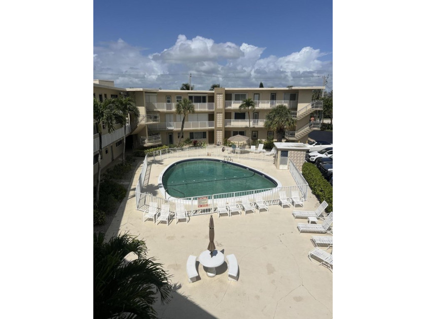 Just steps away from the ocean. Nice 1/1 on singer Island 3rd - Beach Condo for sale in Riviera Beach, Florida on Beachhouse.com