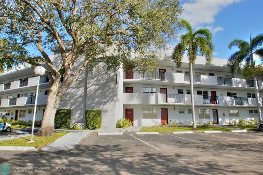 COME AND MAKE THIS PROPERTY  YOURS. BEAUTIFUL 2/2 CONDO - Beach Condo for sale in Tamarac, Florida on Beachhouse.com