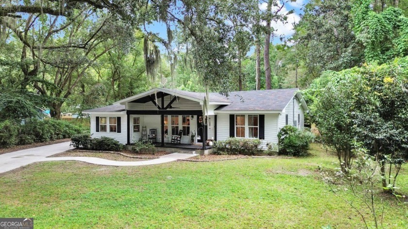 Completely renovated 3BR home with 2.6 acres, 10 min. from - Beach Home for sale in Savannah, Georgia on Beachhouse.com