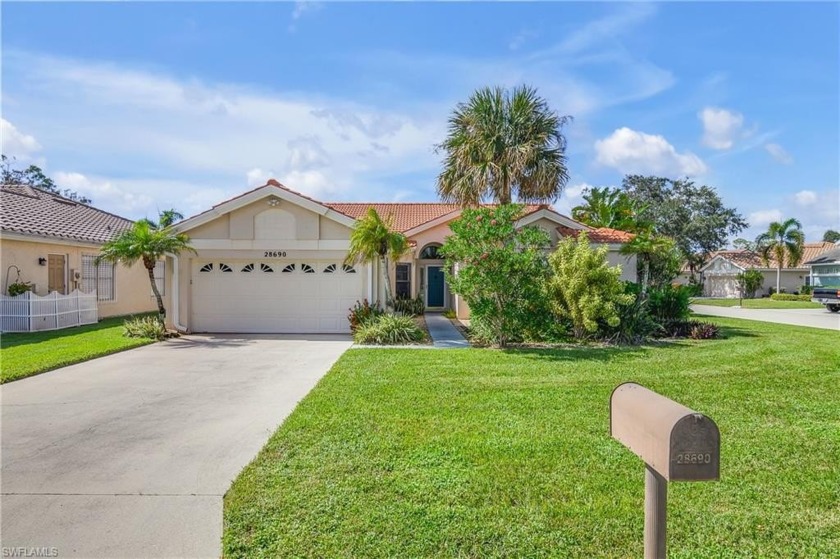 Spacious 3Br+/2Bath home in Hunters Ridge.  This home will - Beach Home for sale in Bonita Springs, Florida on Beachhouse.com