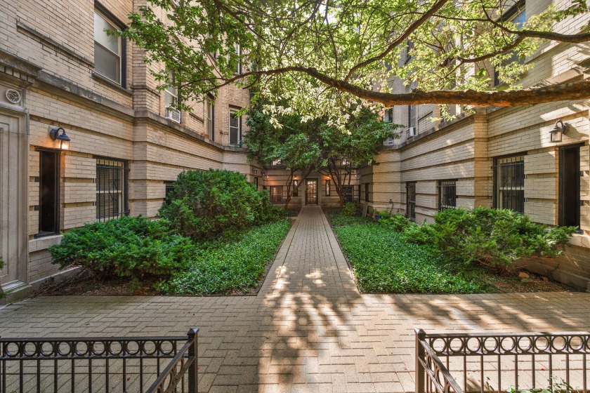 Multiple Offers Received.  This one is a standout! Chic and - Beach Condo for sale in Chicago, Illinois on Beachhouse.com