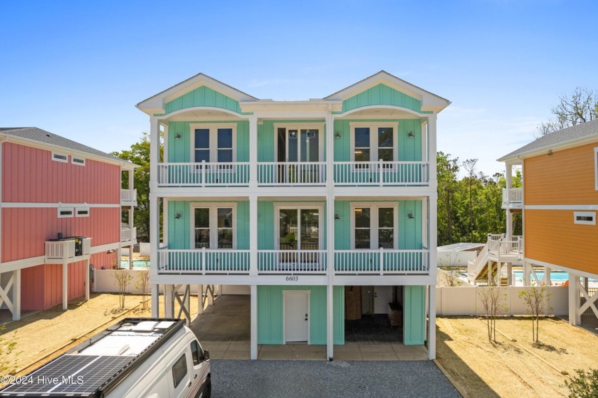 ''Coconut Palm'', a custom-built 6-bedroom, 6.5-bathroom home on - Beach Home for sale in Oak Island, North Carolina on Beachhouse.com