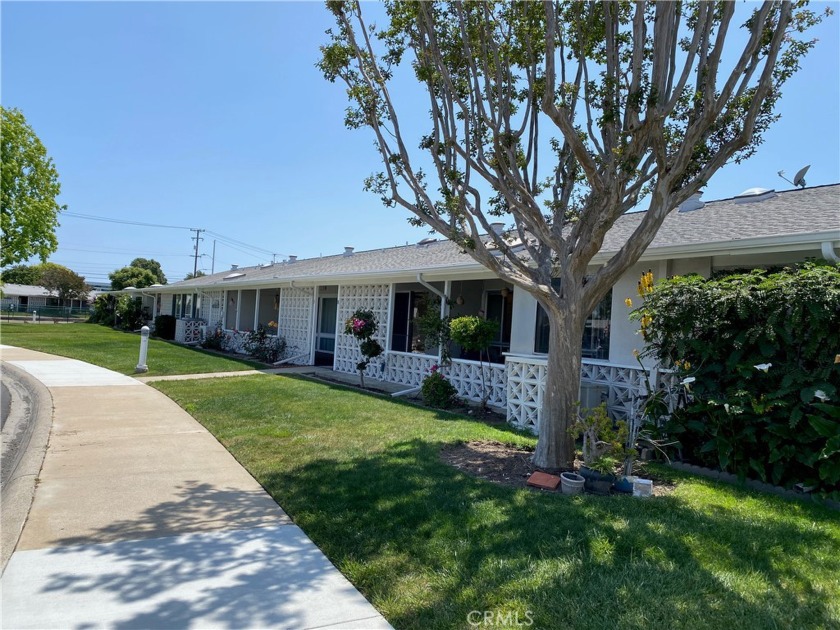 This 2 bd, 1 bath condo has convenient street parking close by - Beach Other for sale in Seal Beach, California on Beachhouse.com