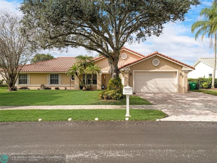 This stunning 4/2 home offers breathtaking lake views and modern - Beach Home for sale in Davie, Florida on Beachhouse.com