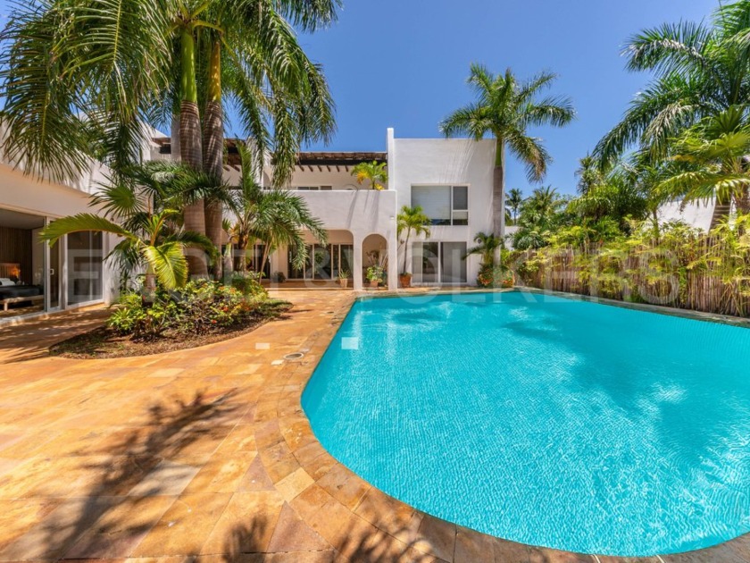Casa Playa Paraiso is a beautiful private residence for sale in - Beach Home for sale in Playa Del Carmen,  on Beachhouse.com