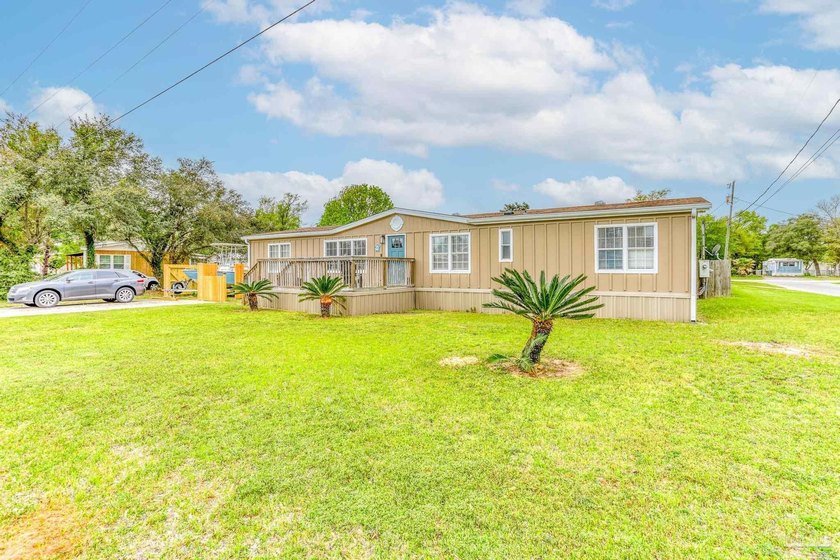 Enjoy the best of indoor comfort and outdoor living in this - Beach Home for sale in Pensacola, Florida on Beachhouse.com