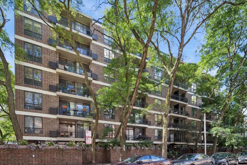 Welcome to the heart of Lincoln Park!  This rarely available - Beach Condo for sale in Chicago, Illinois on Beachhouse.com