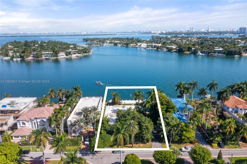Premier WIDE BAYFRONT property, double sized Lot, with 120' of - Beach Home for sale in Miami Beach, Florida on Beachhouse.com