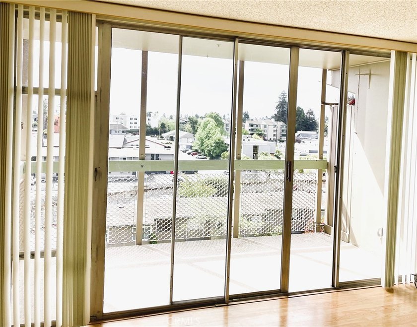 This charming 2-bedroom, 1-bathroom condo located at 180 Dakota - Beach Condo for sale in Santa Cruz, California on Beachhouse.com