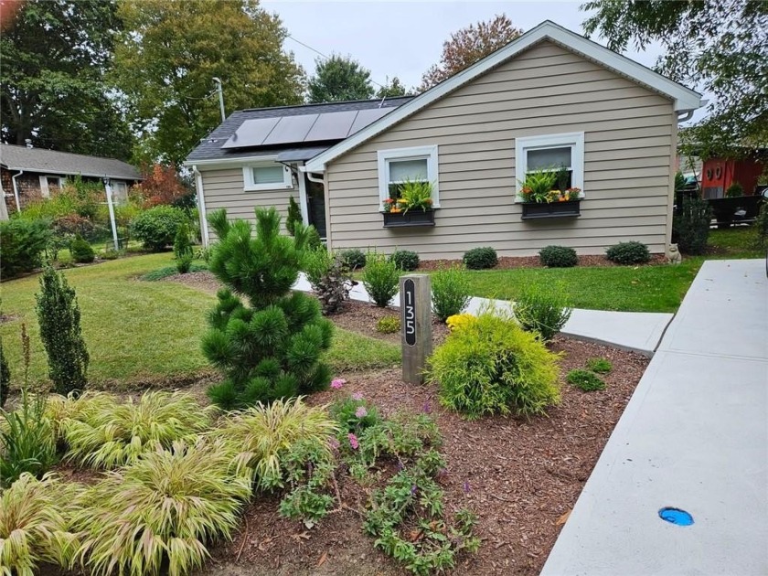 Welcome to this fully remodeled cottage with Waterview of the - Beach Home for sale in Warwick, Rhode Island on Beachhouse.com