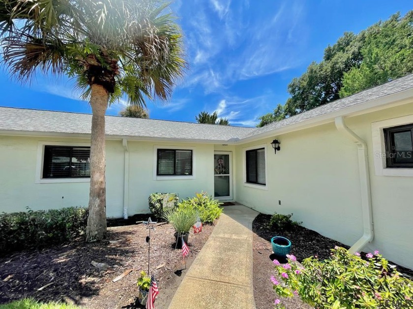 Located in the highly desirable Lake Forest subdivision, this 2 - Beach Townhome/Townhouse for sale in Palm Coast, Florida on Beachhouse.com