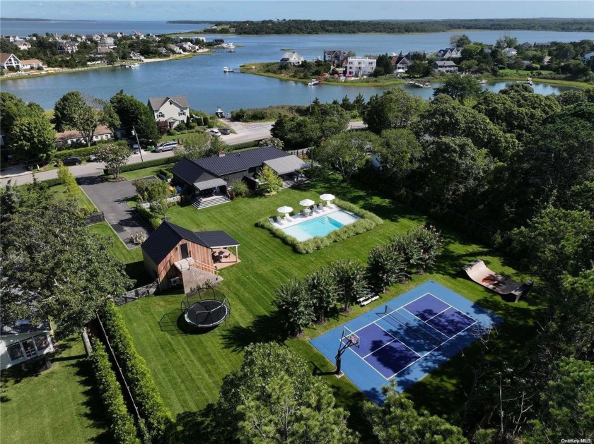 SHINNECOCK HILLS - A Private Retreat with Resort-Style - Beach Home for sale in Hampton Bays, New York on Beachhouse.com