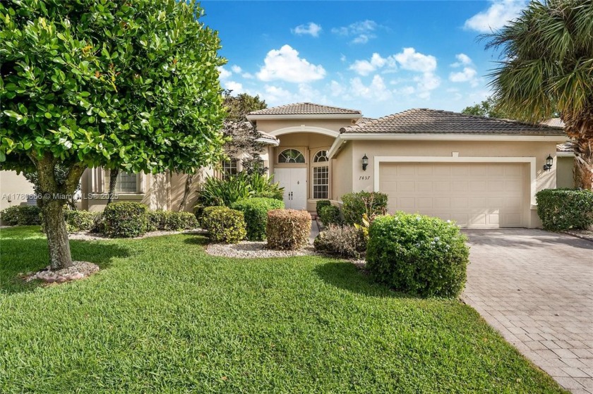 Explore the stunning lake views at 7437 Viale Michelangelo Dr - Beach Home for sale in Delray Beach, Florida on Beachhouse.com