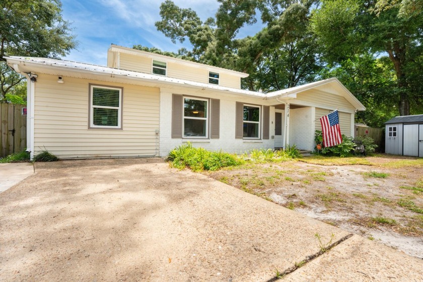 ASSUMABLE VA LOAN, 2.4% interest rate!!! Beautifully remodeled 4 - Beach Home for sale in Fort Walton Beach, Florida on Beachhouse.com