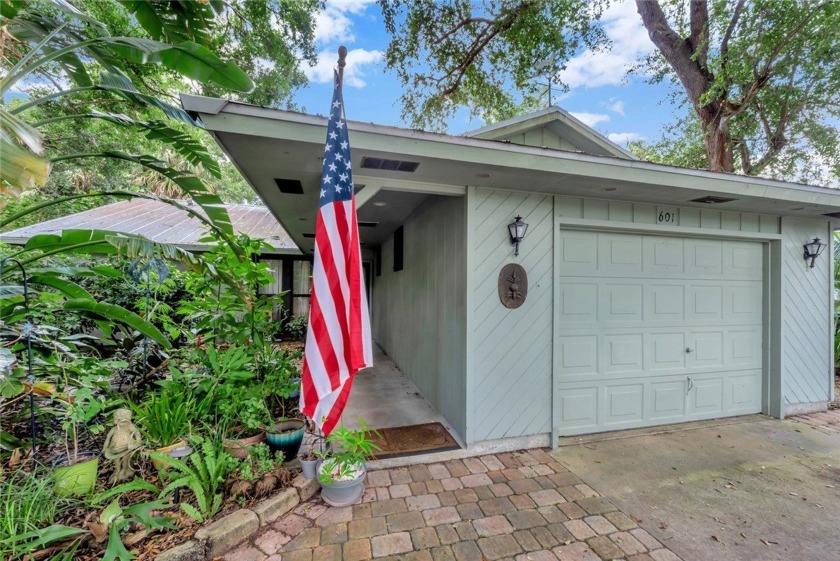 Escape to your tropical paradise in this cozy 3-bdrm home - Beach Home for sale in Vero Beach, Florida on Beachhouse.com