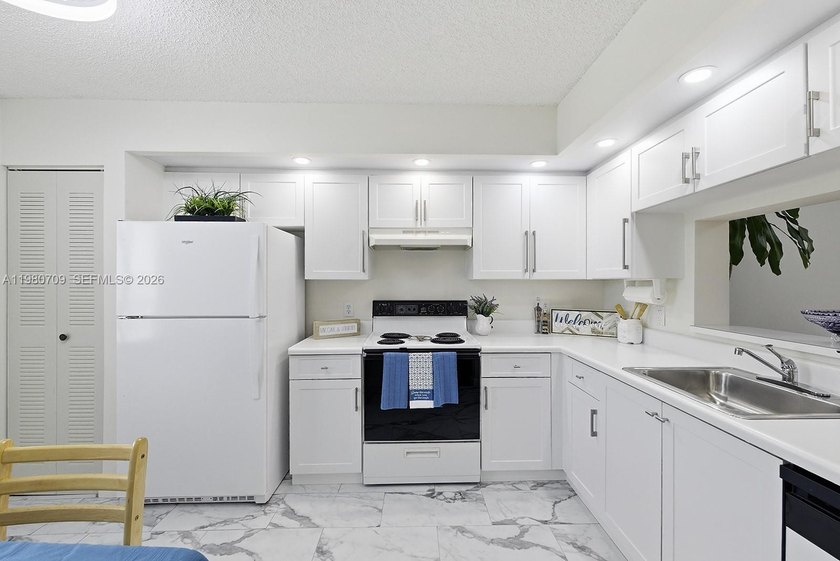 **Welcome to this beautiful condo with resort-style living in - Beach Condo for sale in Pembroke Pines, Florida on Beachhouse.com