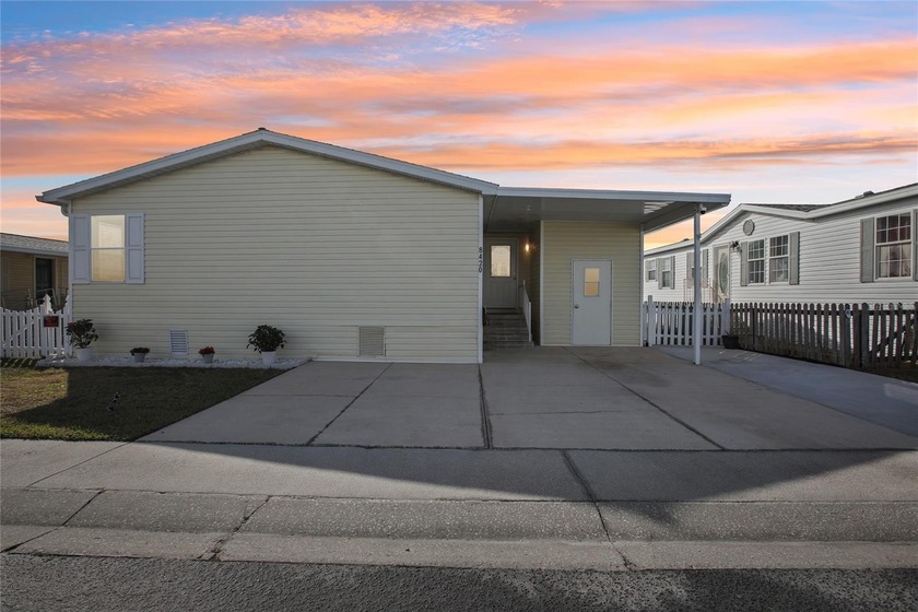 Welcome to your lakeside retreat in the heart of Riverview! This - Beach Home for sale in Riverview, Florida on Beachhouse.com