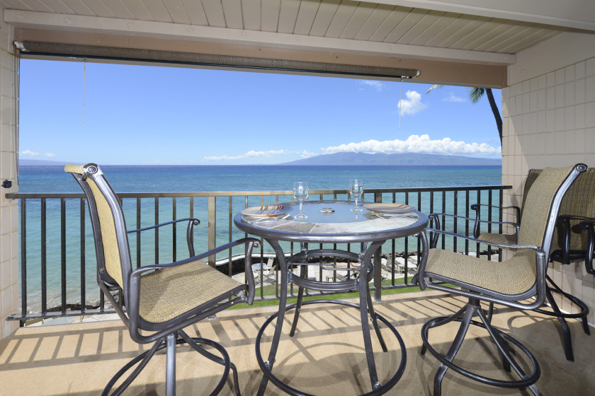 Direct Ocean Front! Sandy beach access! Close to everything! - Beach Vacation Rentals in Lahaina, Hawaii on Beachhouse.com
