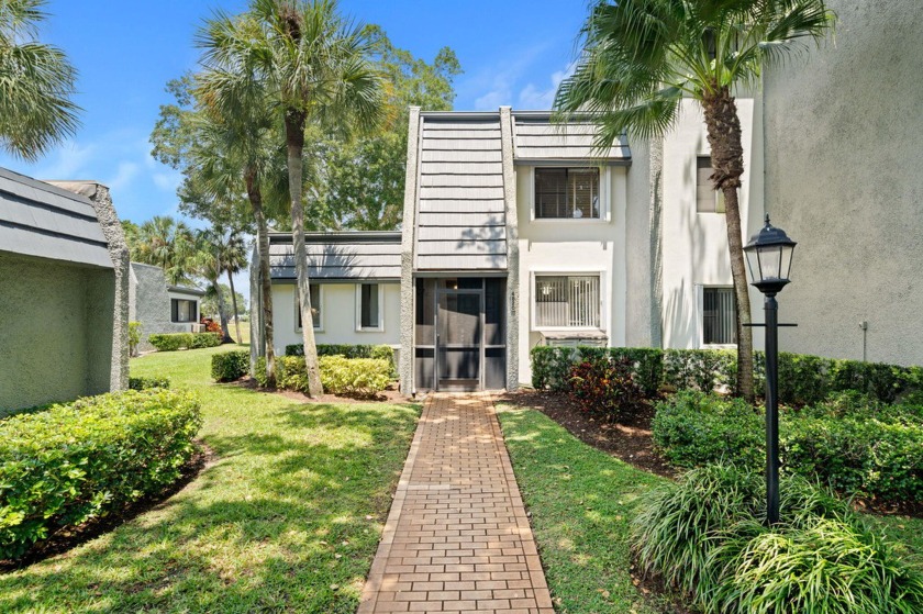 Come experience the quiet suburban Country Club lifestyle - Beach Townhome/Townhouse for sale in Lake Worth, Florida on Beachhouse.com