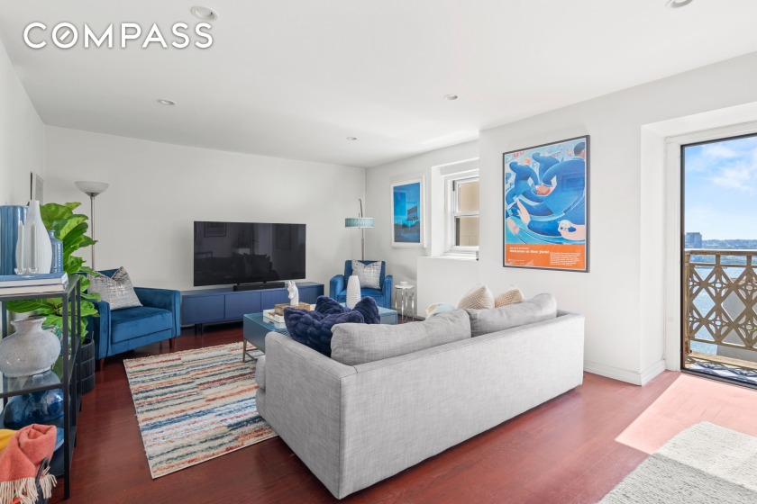 Welcome to Residence 19J at 3 Hanover Square a sun-filled and - Beach Condo for sale in New York, New York on Beachhouse.com