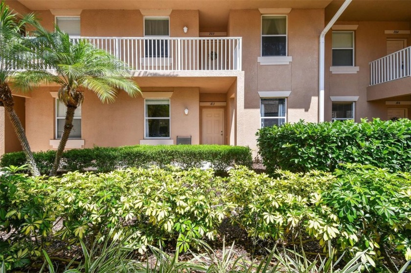Looking for a FULLY UPDATED condo with a BRAND NEW REFRIGERATOR - Beach Condo for sale in Bradenton, Florida on Beachhouse.com