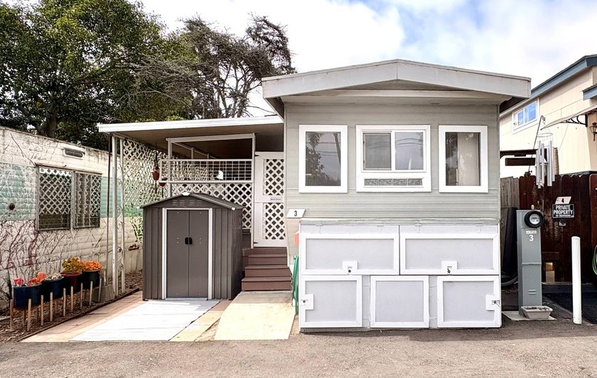 Live the coastal lifestyle in this charming 2-bedroom, 1-bath - Beach Home for sale in Encinitas, California on Beachhouse.com