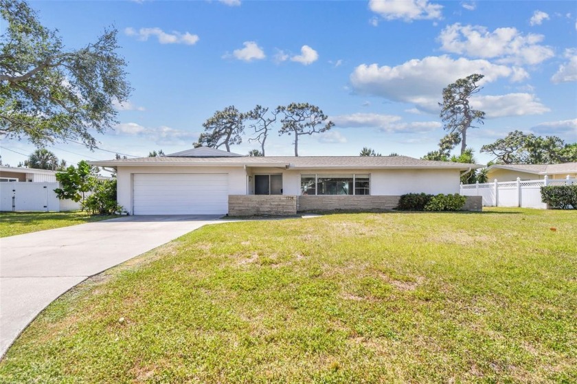 Mid-Century Modern Ranch on Pelican Golf Course.
Bathed in - Beach Home for sale in Belleair Beach, Florida on Beachhouse.com